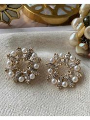 Luseera Pozłacane kolczyki-wkrętki z cyrkoniami rozmiar: onesize. Żółte kolczyki damskie Luseera, z cyrkonią, pozłacane. Za 39.99 zł.