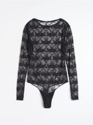 Koronkowe body z długim rękawem - czarny. Czarne body i gorsety Sinsay, bez wzorów, z koronki. Za 39.99 zł.