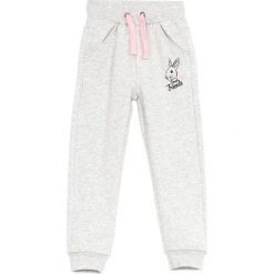 Spodnie w kolorze jasnoszarym. Białe spodnie niemowlęce Lemon Fashion, długie. W wyprzedaży za 27.95 zł.