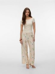 Vero Moda Spodnie w kolorze beżowym rozmiar: XS. Brązowe spodnie materiałowe damskie Vero Moda, bez wzorów, z materiału. Za 74.63 zł.