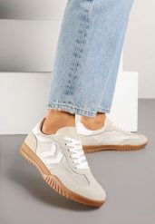 Beżowe Sneakersy Typu Kultowe Tenisówki Zdobione Przeszyciami Naporae. Brązowe obuwie sportowe damskie Renee, z aplikacjami, z jeansu, bez zapięcia. Za 79.99 zł.