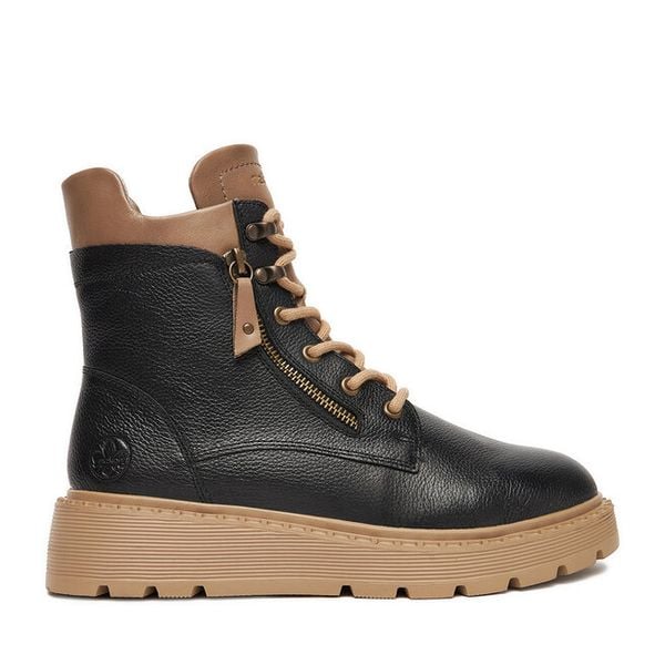 Trzewiki Rieker. Czarne botki damskie Rieker, bez obcasa, na płaskiej podeszwie, bez zapięcia. Za 339.99 zł.