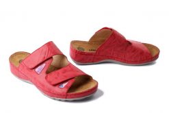 DR. BRINKMANN 700747-04 rot, klapki damskie. Czerwone klapki damskie Dr. Brinkmann, bez wzorów, ze skóry, bez obcasa, bez zapięcia. Za 244.93 zł.