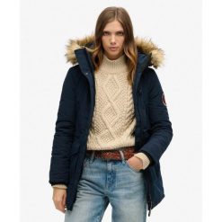 Parka z kapturem z futerka sztucznego Everest. Niebieskie parki damskie Superdry, z kapturem. W wyprzedaży za 545.95 zł.