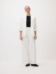 Marynarka z dodatkiem wiskozy - biały. Białe marynarki i żakiety damskie Reserved, l, bez wzorów, z tkaniny. Za 199.99 zł.