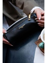 Victor & Hugo Paris Skórzana kosmetyczka "Laya" w kolorze czarnym - 20 x 10 x 3 cm rozmiar: onesize. Czarne kosmetyczki damskie Victor & Hugo Paris, bez wzorów, z materiału. Za 100.99 zł.