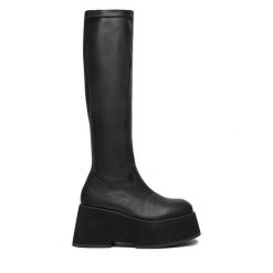 Kozaki DeeZee. Czarne kozaki damskie DeeZee, bez obcasa, na płaskiej podeszwie, bez zapięcia. Za 299.99 zł.