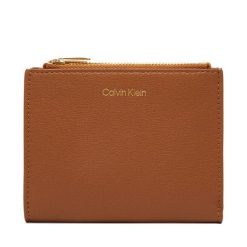 Bilonówka Calvin Klein. Brązowe portfele damskie Calvin Klein, bez wzorów. Za 289.99 zł.