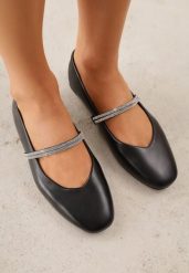 Czarne Wsuwane Balerinki z Ozdobnym Paskiem z Cyrkoniami Rola. Czarne balerinki damskie Born2be, z aplikacjami. Za 49.99 zł.