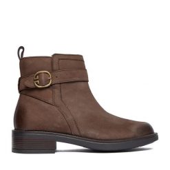 Botki Lasocki. Brązowe botki damskie Lasocki, bez obcasa, na płaskiej podeszwie, bez zapięcia. Za 269.99 zł.