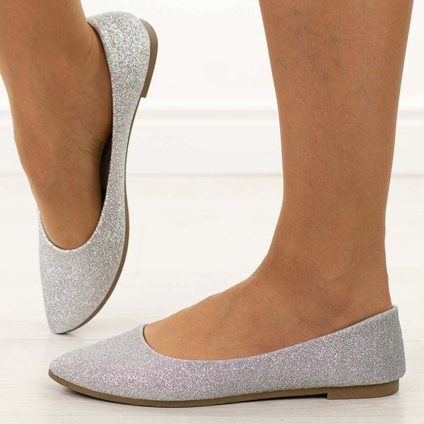 Srebrne brokatowe baleriny damskie Potocki 23314. Szare balerinki damskie POTOCKI, bez wzorów, z jeansu. Za 79.00 zł.