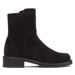 Botki Stuart Weitzman. Czarne botki damskie Stuart Weitzman, bez obcasa, na płaskiej podeszwie, bez zapięcia. Za 2,649.00 zł.