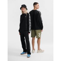 Luźna bluza Hummel Archive. Czarne bluzy damskie Hummel, bez wzorów, bez kaptura. W wyprzedaży za 225.30 zł.