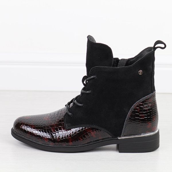 Brązowe skórzane botki damskie płaskie Filippo Dbt4749/25. Brązowe botki damskie Filippo, na jesień, z lakierowanej skóry, eleganckie, z okrągłym noskiem, bez obcasa, na płaskiej podeszwie, bez zapięcia. Za 319.00 zł.