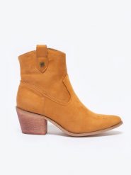Botki damskie brązowe MM274079 802. Brązowe botki damskie Big Star, z jeansu, retro, bez obcasa, na obcasie, bez zapięcia. W wyprzedaży za 119.99 zł.