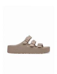 Sandały Birkenstock Beżowe. Brązowe sandały damskie Birkenstock, bez wzorów, bez obcasa, bez zapięcia. Za 343.80 zł.