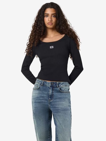 Noisy may Koszulka w kolorze czarnym rozmiar: M. Czarne koszulki damskie Noisy may, m, bez wzorów, z bawełny, bez kołnierzyka, bez ramiączek. Za 56.53 zł.