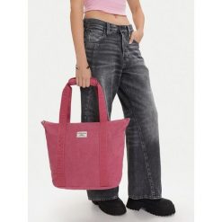 Torebka Guess Jeans. Czerwone shopper bag Guess Jeans, z jeansu, bez dodatków. Za 199.99 zł.