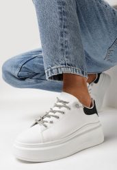 Biało-Czarne Sneakersy z Brokatem i Biżuteryjnymi Sznurowadłami Nilirea. Czarne obuwie sportowe damskie Born2be, bez zapięcia. Za 89.99 zł.