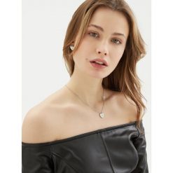 Naszyjnik Guess. Szare naszyjniki damskie Guess, srebrne. Za 139.99 zł.