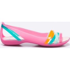 Crocs - Baleriny. Różowe balerinki damskie Crocs. W wyprzedaży za 179.90 zł.