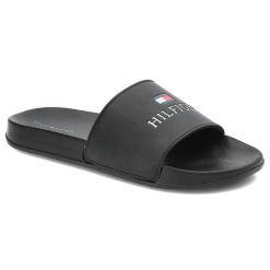 Czarne Klapki Tommy Hilfiger Modne Buty Na Lato. Czarne klapki damskie Tommy Hilfiger, bez wzorów, bez obcasa, bez zapięcia. Za 159.00 zł.