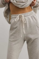 Spodnie dresowe typu jogger w kolorze SILVER MOON - DRIPS-L. Szare spodnie dresowe damskie Marsala, l, bez wzorów, z bawełny. Za 259.90 zł.