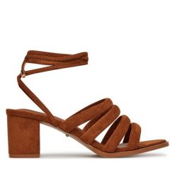 Sandały DeeZee. Brązowe sandały damskie DeeZee, bez wzorów, bez obcasa, na słupku, bez zapięcia. Za 149.99 zł.