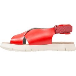Camper MIRA SANDAL Sandały medium red. Czerwone sandały dziewczęce Camper, z materiału. Za 209.00 zł.