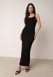 Czarna Gładka Sukienka z Wiskozy o Dopasowanym Kroju na Ramiączkach Daphitia. Czarne sukienki damskie Born2be, bez wzorów, z jeansu, biznesowe, bez ramiączek. Za 109.99 zł.