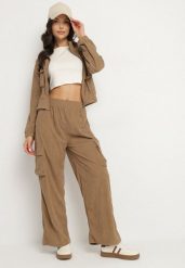 Jasnobrązowy Komplet Dresowy w Stylu Cargo Bluza ze Stójką i Szerokie Spodnie Arritarra. Brązowe bluzy damskie Born2be, m, z aplikacjami, z dresówki, bez kaptura. Za 79.99 zł.