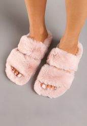 Ciemnoróżowe Futrzane Kapcie z Wkładką z Imitacji Zamszu Esaviel. Czerwone kapcie damskie Born2be, z dzianiny. Za 29.99 zł.
