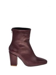 Moosefield Skórzane botki w kolorze bordowym rozmiar: 38. Czerwone botki damskie Moosefield, z materiału, eleganckie, bez obcasa, bez zapięcia. Za 113.10 zł.