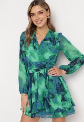 Zielona Sukienka Mini z Kopertowym Dekoltem i Wzorem Tie-Dye Arisel. Zielone sukienki damskie Born2be, bez wzorów, bez ramiączek. W wyprzedaży za 127.49 zł.
