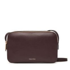 Torebka Calvin Klein. Czerwone listonoszki damskie Calvin Klein, bez wzorów, bez dodatków. Za 269.99 zł.