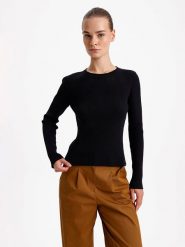 BGN Sweter w kolorze czarnym rozmiar: 40. Czarne swetry klasyczne damskie BGN, bez kołnierzyka. Za 100.99 zł.