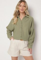Ciemnozielona Klasyczna Koszula o Kroju Oversize Maronira. Zielone koszule damskie Born2be, s, bez wzorów, z jeansu, klasyczne, bez kołnierzyka, bez ramiączek. Za 69.99 zł.