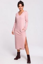 Długa sukienka dresowa z kapturem i dekoltem V bawełniana pudrowy róż. Czerwone sukienki damskie Bewear, bez wzorów, z bawełny, bez ramiączek. Za 289.00 zł.