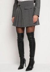 Szara Plisowane Spódnico-Spodenki z Wiskozą Ozdobione Klamerką Kaivelle. Szare spódnice damskie Born2be, na spotkanie biznesowe, s, bez wzorów, z wiskozy, eleganckie, mini. Za 54.99 zł.