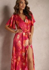 Fuksjowo-Pomarańczowa Kopertowa Sukienka z Gumką w Talii Wiązana Materiałowym Paskiem Vikisana. Czerwone sukienki damskie Renee, bez wzorów, z materiału, eleganckie, bez ramiączek. W wyprzedaży za 143.99 zł.
