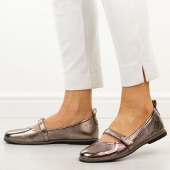 Skórzane gun baleriny damskie Filippo Dp7742/26. Szare balerinki damskie Filippo, bez wzorów, z jeansu, z okrągłym noskiem. Za 219.00 zł.