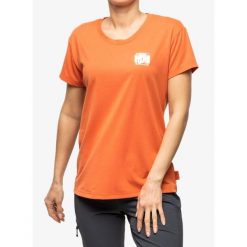 Koszulka damska Helly Hansen Skog Recycled Graph. Brązowe koszulki sportowe damskie Helly Hansen, bez wzorów, bez ramiączek. Za 112.99 zł.