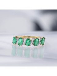 DIAMOND & CO Złoty pierścionek "Sambava" z diamentami i szmaragdami rozmiar: 58. Zielone pierścionki damskie Diamond & Co, z diamentem, złote. Za 1,875.55 zł.