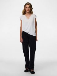 Pieces Koszulka "Kamala" w kolorze białym rozmiar: S. Białe bluzki damskie Pieces, s, bez wzorów, z koronki, bez kołnierzyka, bez ramiączek. Za 83.81 zł.