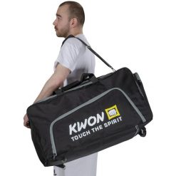 Torba sportowa duo z funkcją plecaka Kwon Los Angeles. Czarne torby sportowe KWON, bez wzorów, z materiału. Za 382.00 zł.