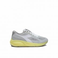 Obuwie Sportowe Damskie Diadora Freccia Szary. Szare obuwie sportowe casual damskie Diadora, bez zapięcia. Za 179.99 zł.