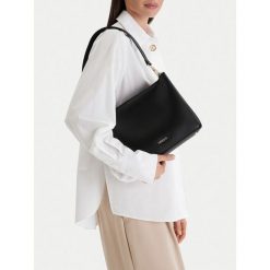 Torebka MEXX. Czarne torebki klasyczne damskie Mexx, bez dodatków. Za 179.99 zł.