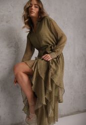 Zielona Sukienka o Koszulowym Kroju z Przedłużonym Tyłem i Falbanami Savarinna. Zielone sukienki damskie Renee, bez wzorów, z poliesteru, bez ramiączek. Za 219.99 zł.