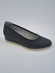 S.Oliver Czółenka w kolorze granatowym na koturnie rozmiar: 36. Niebieskie czółenka damskie S.Oliver, bez wzorów, bez obcasa, na koturnie. Za 136.13 zł.