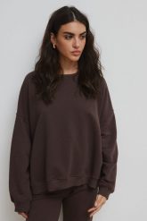 Bluza damska o kroju regular fit w kolorze CHOCOLATE - PHENIX-UNI. Czarne bluzy damskie Marsala, uniwersalny, bez wzorów, z bawełny, bez kaptura. Za 259.90 zł.